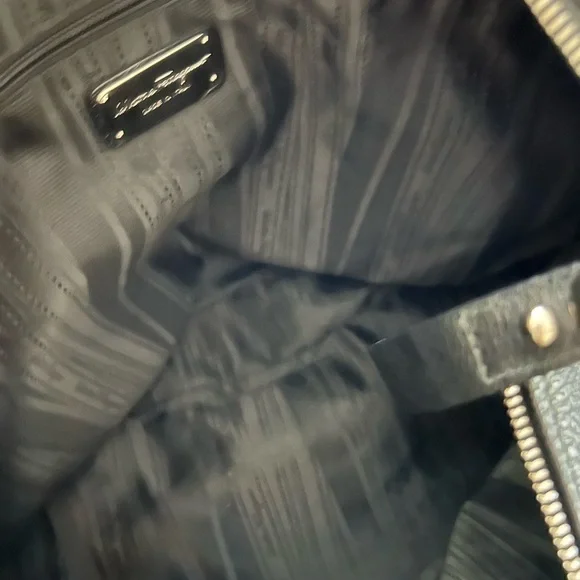 - Salvatore Ferragamo Pebbled Leather Handbag. Excellent Condition - Picture 4 of 10